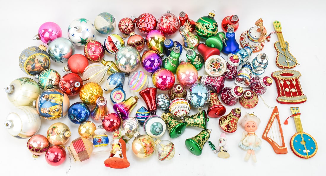 VINTAGE ORNAMENT COLLECTION (1 of 4)