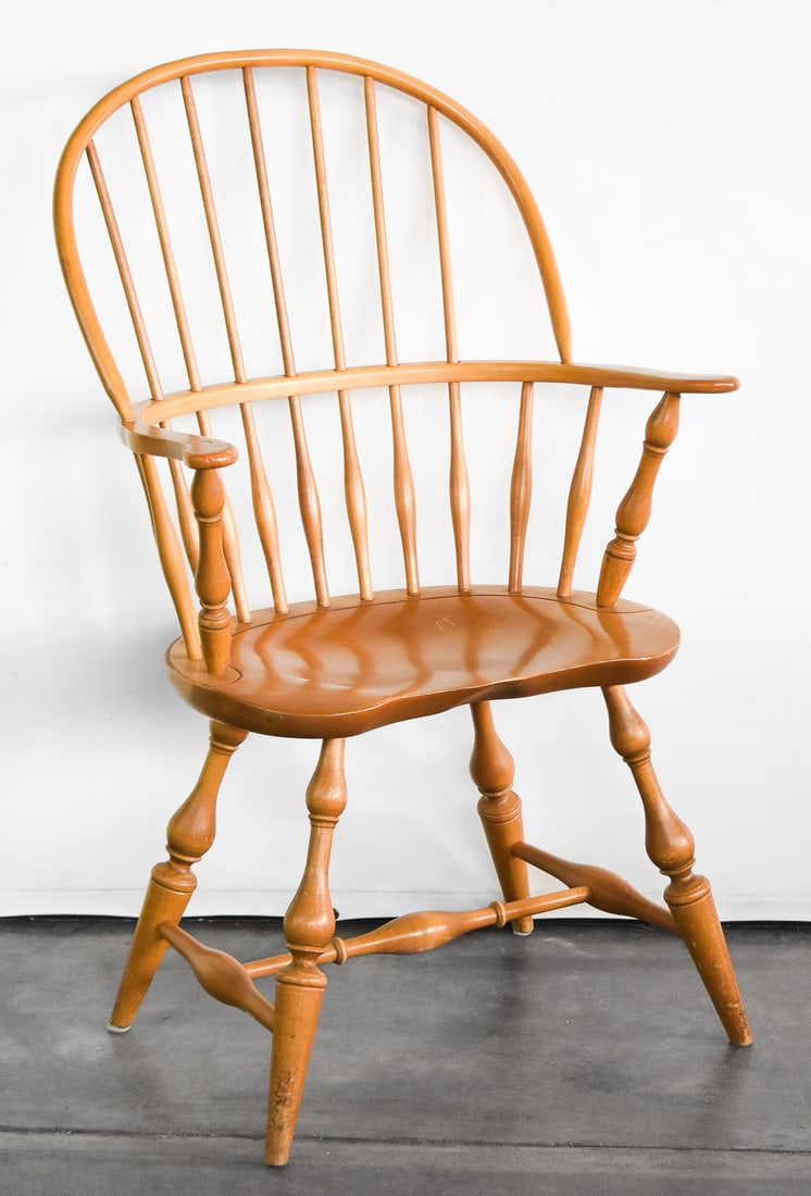 NICHOLAS & STONE HOOP-BACK WINDSOR STYLE ARMCHAIR (1 of 3)