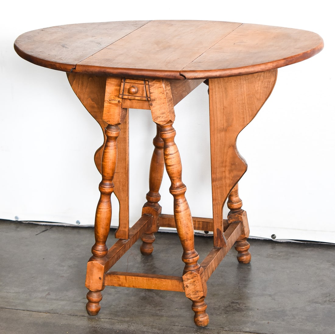 AMERICAN OAK DROP-LEAF SIDE TABLE (1 of 4)