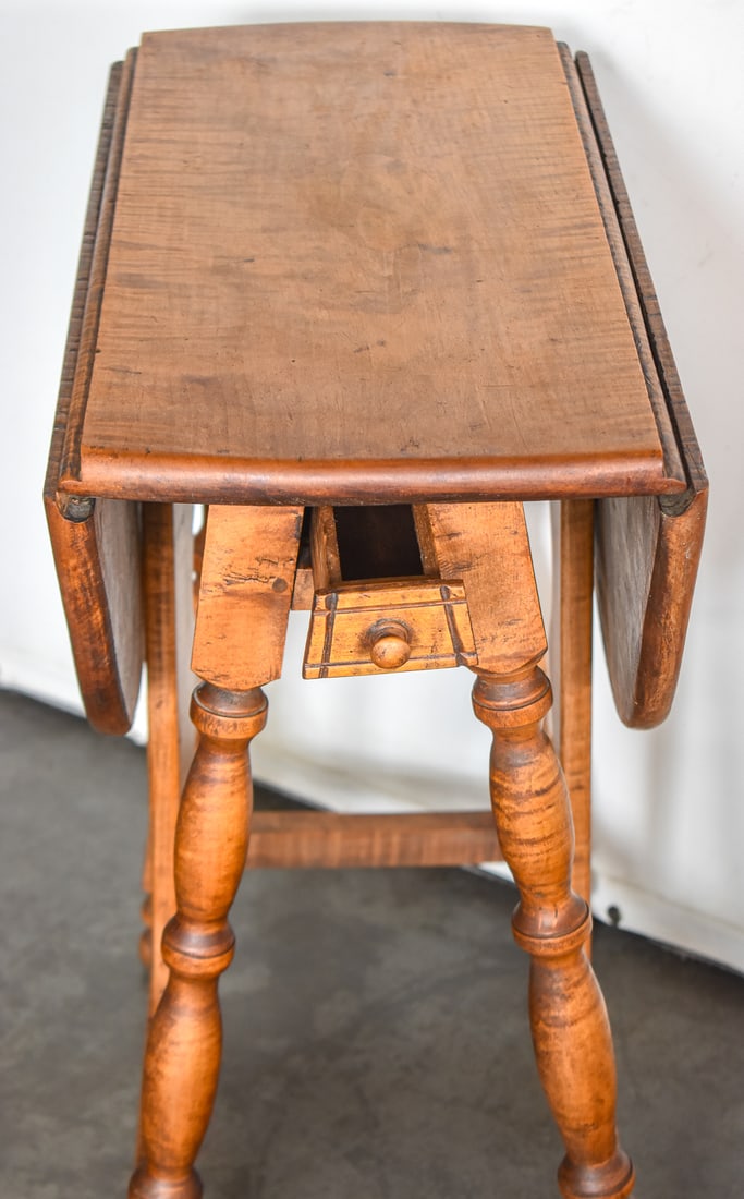 AMERICAN OAK DROP-LEAF SIDE TABLE - 3