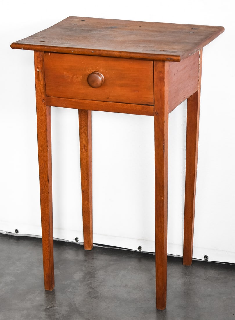 AMERICAN FEDERAL-STYLE SINGLE DRAWER SIDE TABLE (1 of 3)