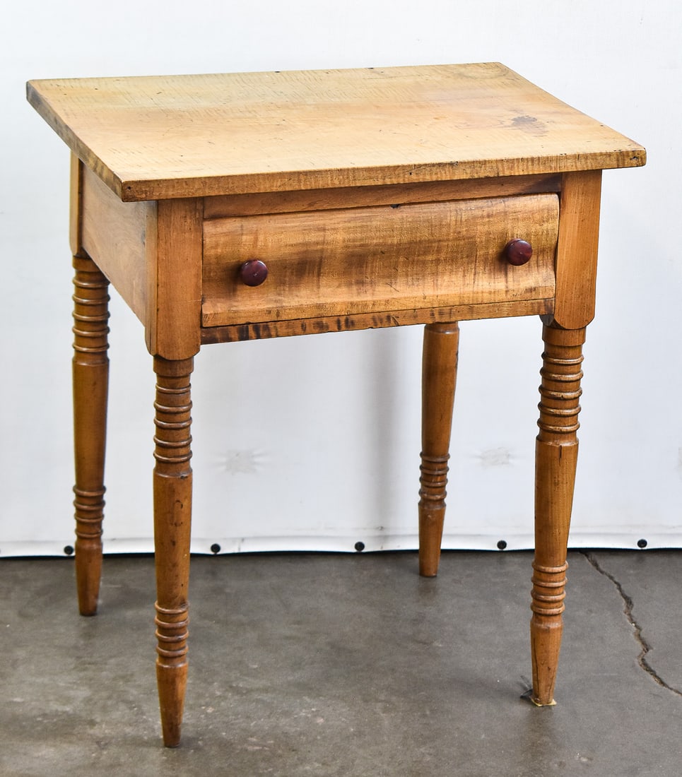 AMERICAN SHERATON STYLE TIGER MAPLE ONE-DRAWER STAND (1 of 3)