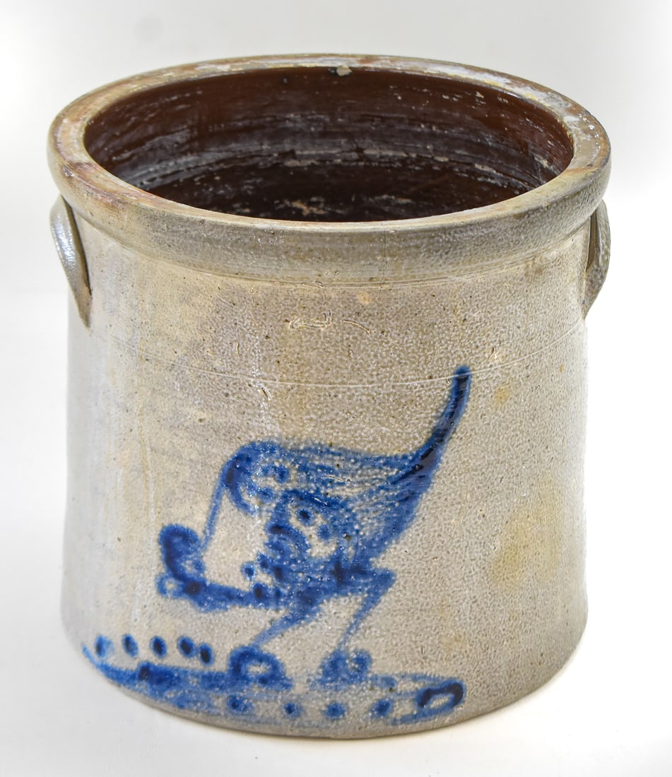 BRADY & RYAN (ATTR.) STONEWARE CROCK WITH CHICKEN PECKING CORN: A Brady & Ryan (Ellenville, NY) (attributed) unmarked stoneware crock with a cobalt chicken pecking corn design, from late 19th century. The item measures approx. 9" H x 9.5" W x 9.5" D.
