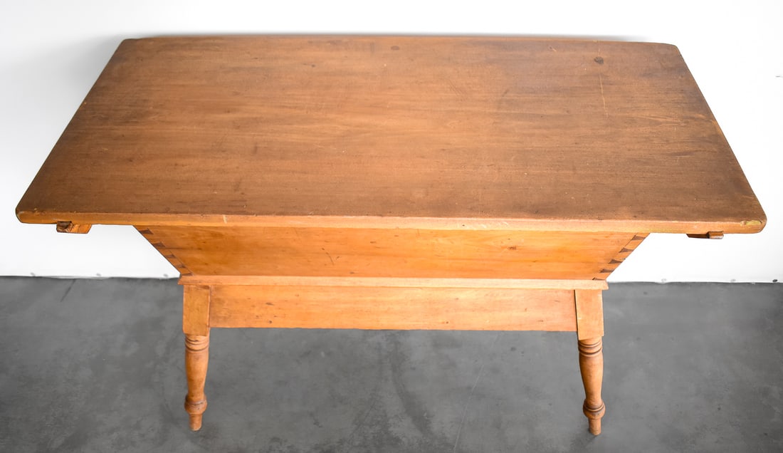 EARLY AMERICAN PINE DOUGH BOX TABLE - 3