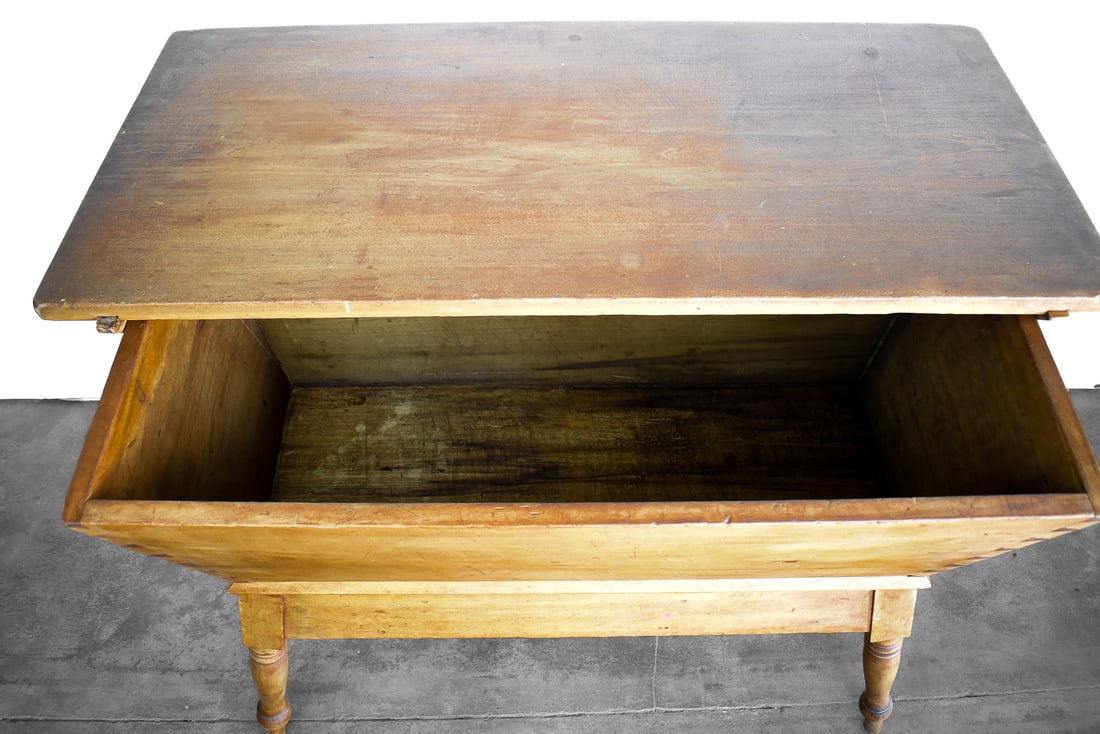 EARLY AMERICAN PINE DOUGH BOX TABLE - 4