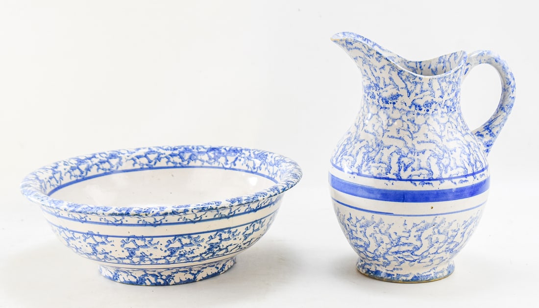 BLUE SPONGEWARE WATER PITCHER AND BASIN (1 of 6)