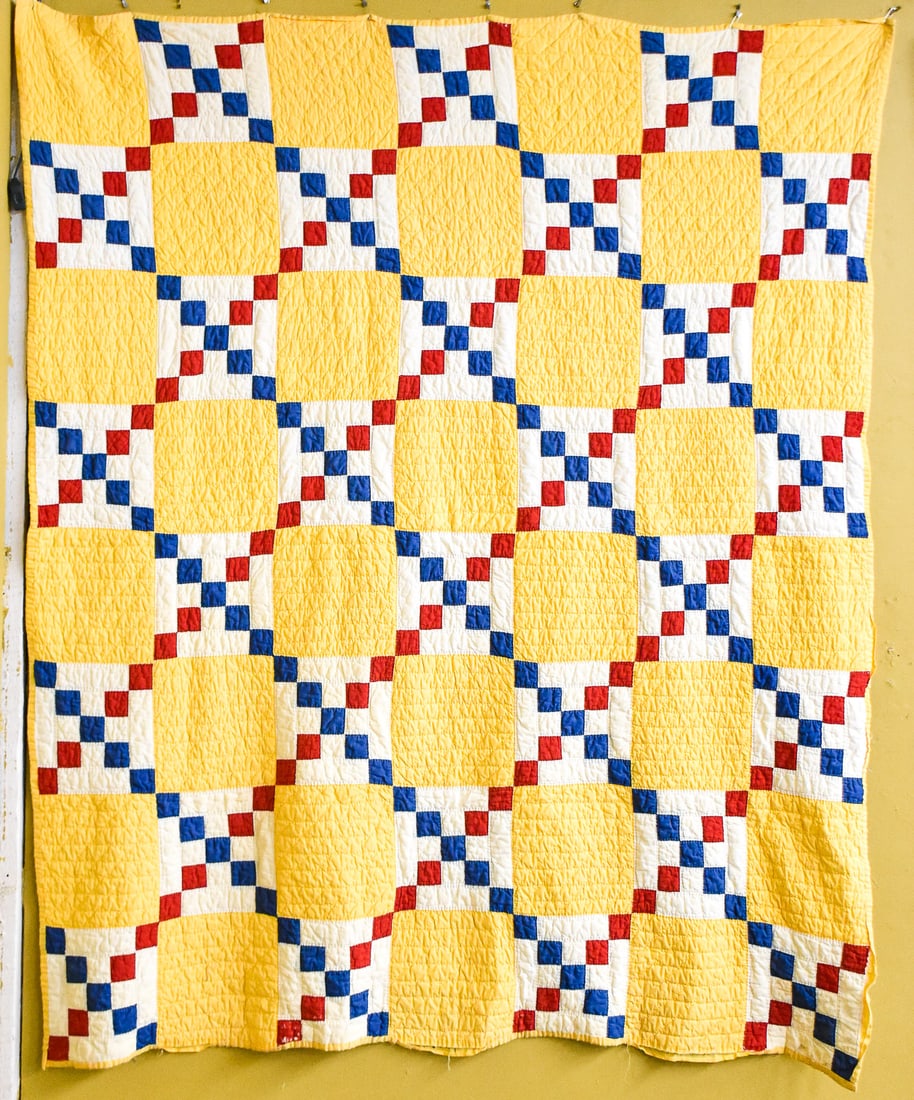 AMERICAN PATCHWORK CANARY YELLOW 'DOUBLE IRISH CHAIN' QUILT (1 of 3)