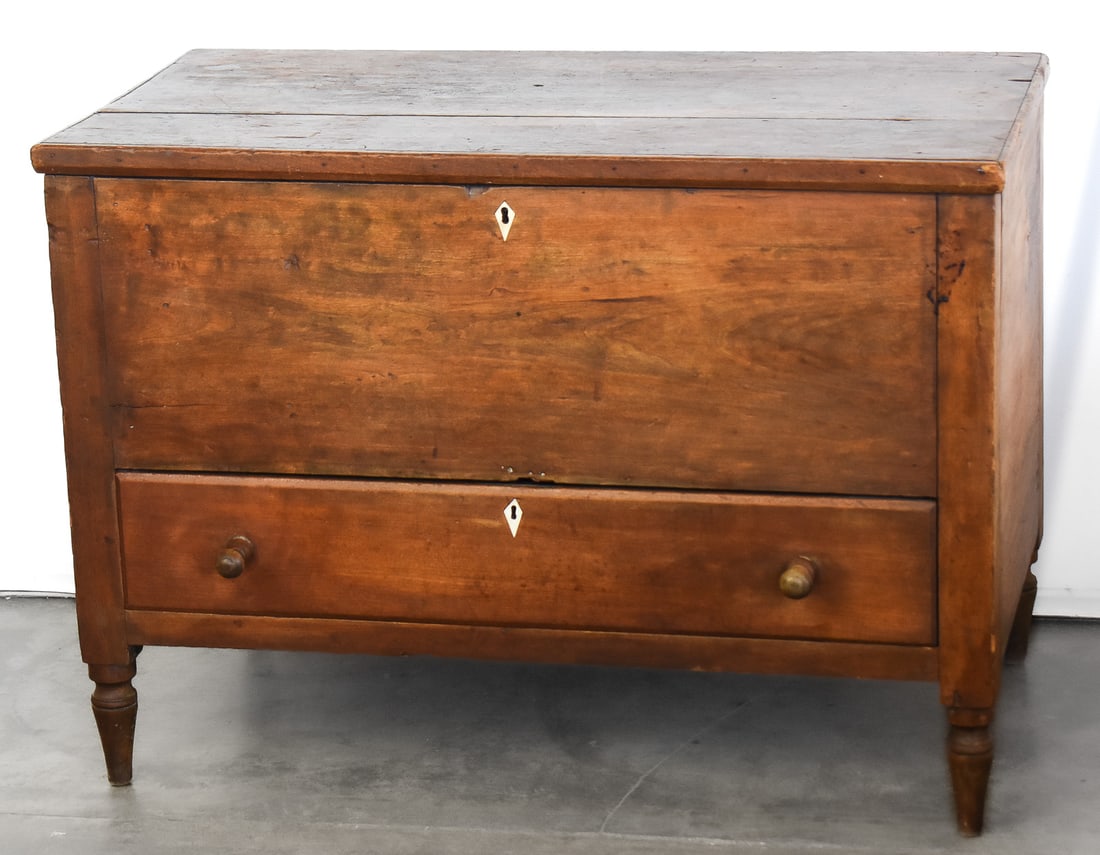 ANTIQUE FIRWOOD SUGAR CHEST (1 of 3)