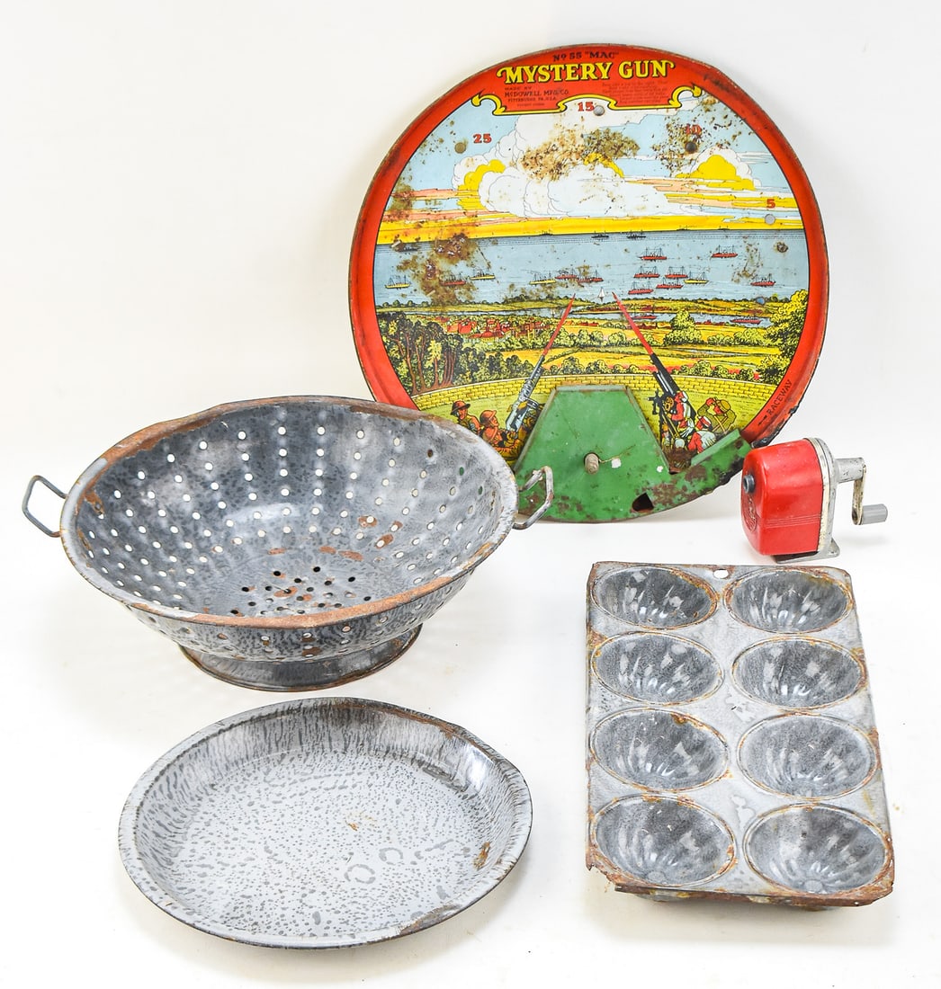 MIXED LOT OF GRANITEWARE COOKWARE, PENCIL SHARPENER & TIN LITHO GAME (1 of 3)