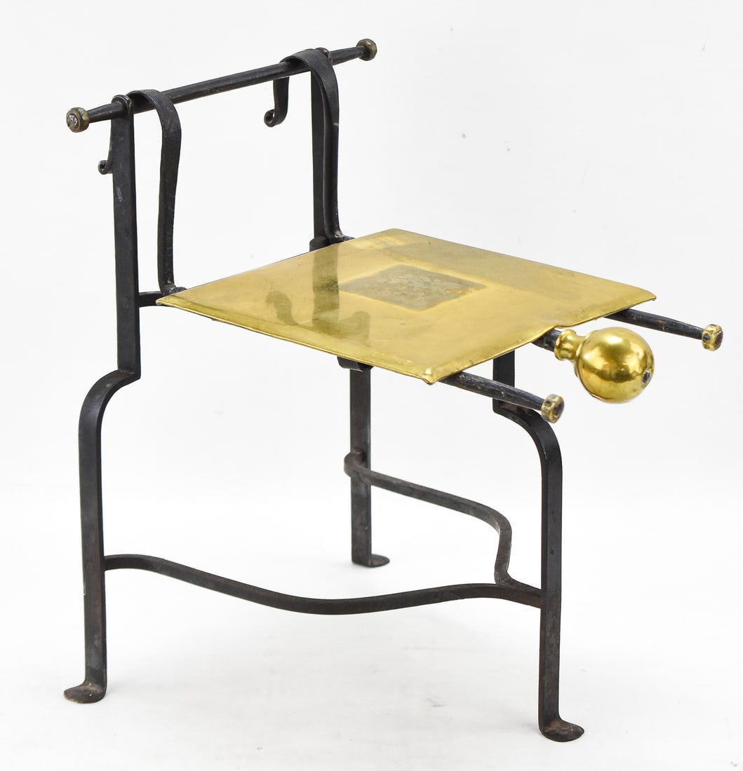 VICTORIAN FIREPLACE FOOTMAN/ HEARTH TRIVET (1 of 3)