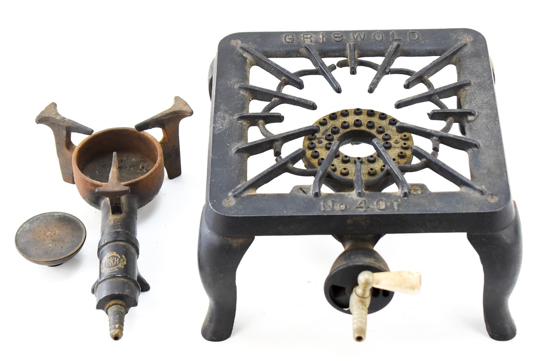 GRISWOLD #401 SINGLE BURNER CAST IRON GAS STOVE WITH EXTRA BURNER (1 of 2)