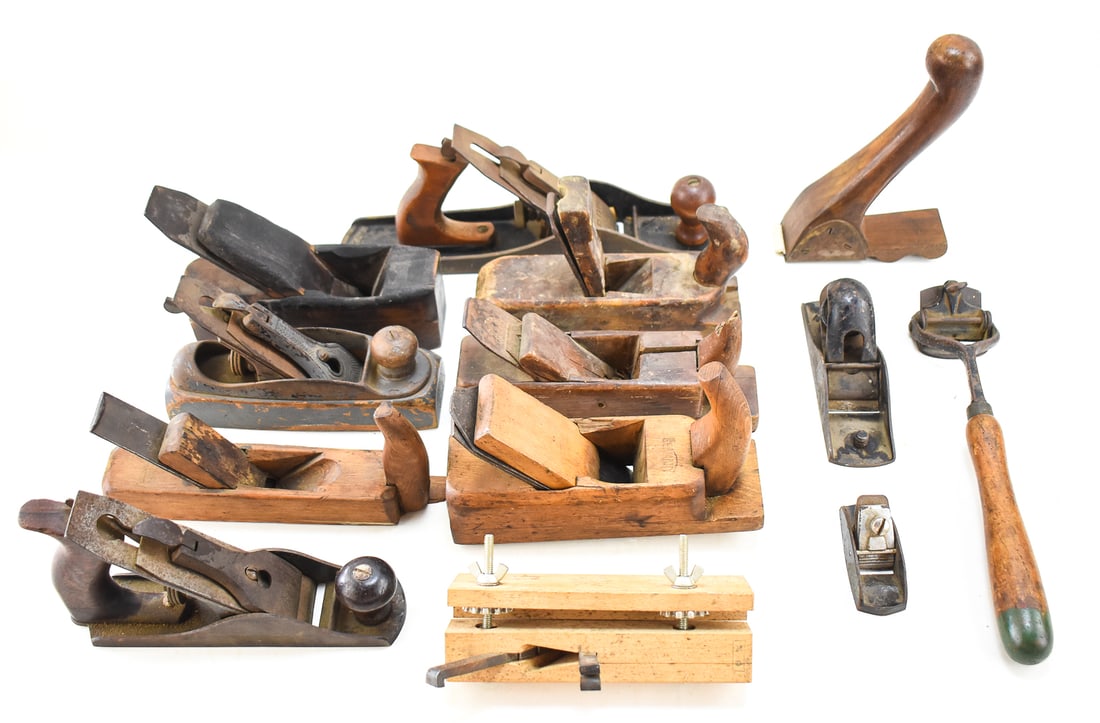 ASSORTMENT OF 11 HAND PLANES & 2 SCRAPERS: STANLEY, KEEN KUTTER, SHELTON, GERMAN-MADE: An assortment of ten hand planes, some made by makers such as Bartlett of Ohio, Shelton, a Sargent No. 3408, a Union No. 110, a Keen Kutter No. 8, and a scrub plane made in Germany. Additionally, this