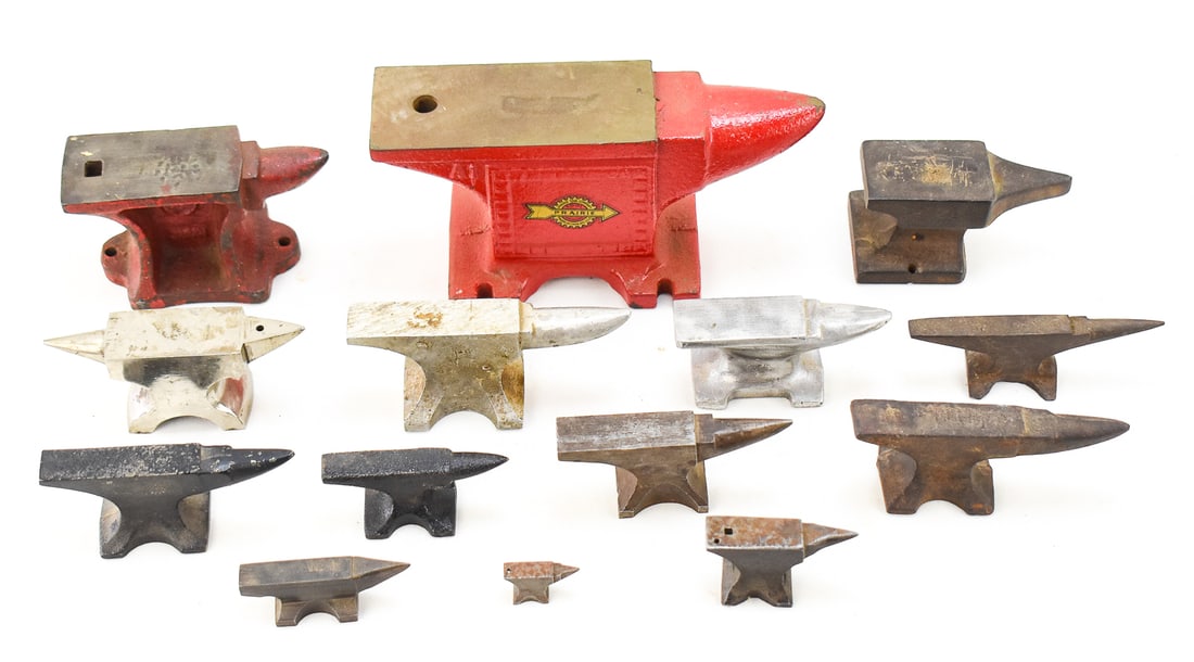ASSORTMENT OF FOURTEEN MINIATURE IRON & ALUMINUM ANVILS