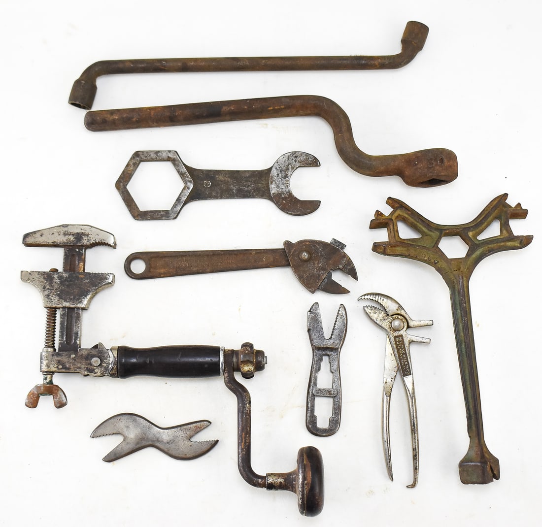 ASSORTMENT OF TEN ANTIQUE WRENCHES (1 of 4)