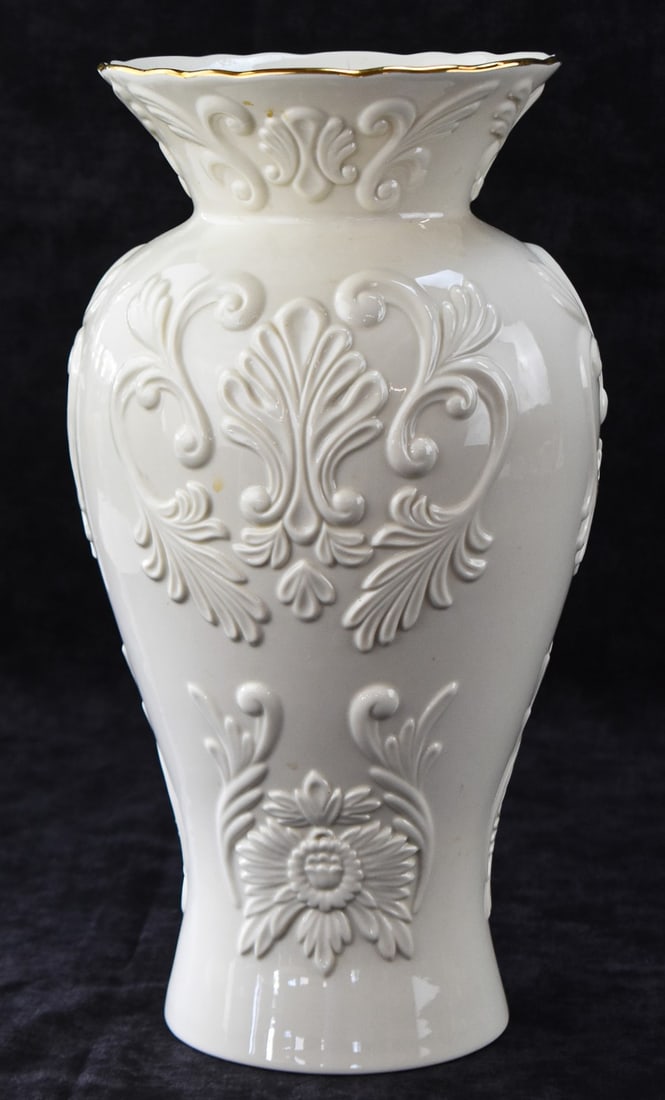 LENOX GEORGIAN COLLECTION PORCELAIN TALL VASE (1 of 4)