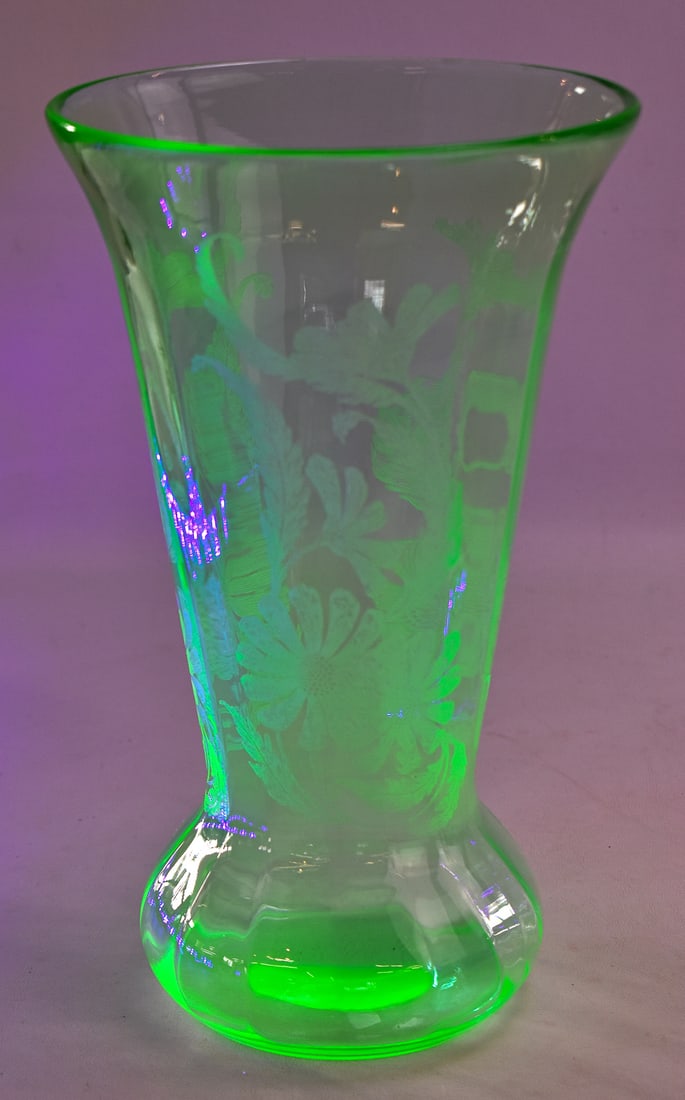 PADEN CITY 'DAISY' URANIUM GLASS VASE: A Paden City Glass Company uranium glass 'Daisy' pattern vase, circa 1920s. This vase measures approximately 12" H x 7" W x 7" D.