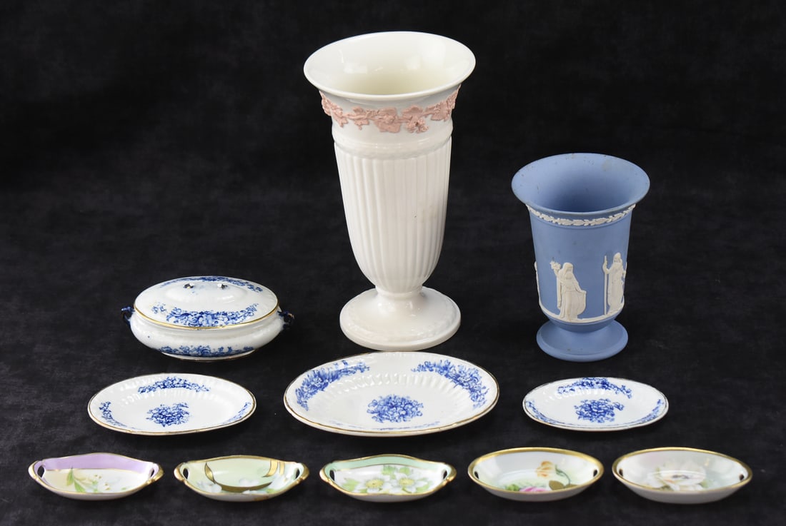 ASSORTMENT OF CERAMIC VASES AND DISHES: WEDGWOOD, BAVARIA, ROYAL MUNICH (1 of 5)