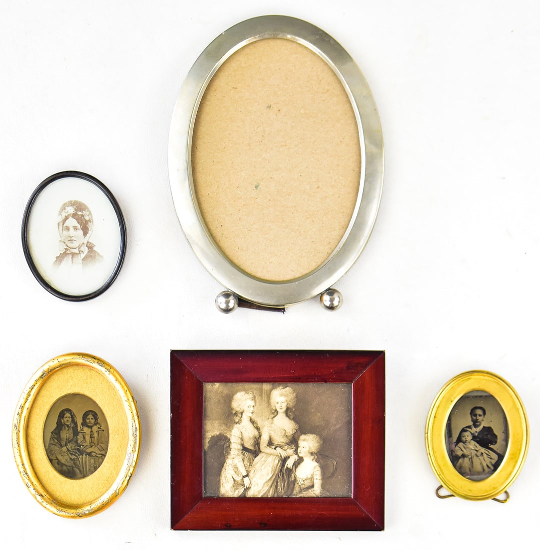 19TH CENTURY PHOTOGRAPHS, VICTORIAN PRINT, & PICURE FRAME (1 of 4)