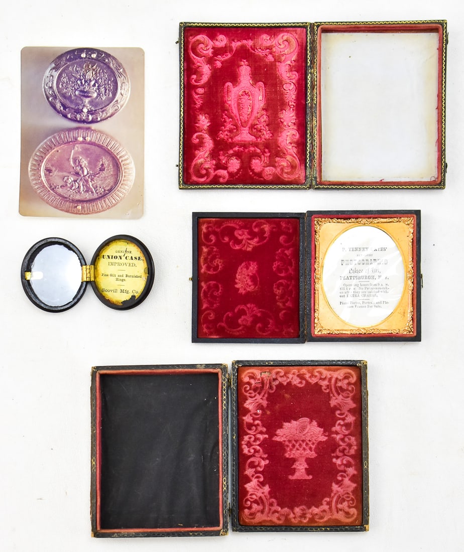 ASSORTMENT OF UNION CASES: This assortment has four cases for daguerreotypes or ambrotypes. These are empty cases. Three are made of leather and 1/4 plate, while one is plastic. The largest one when closed measures