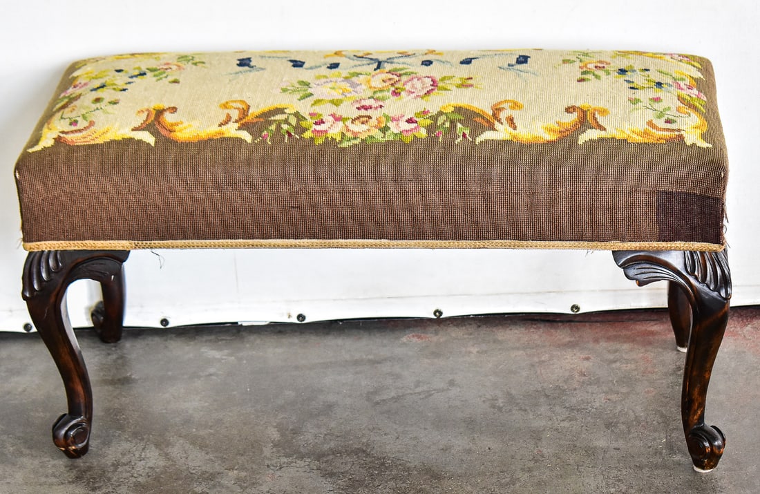 QUEEN ANNE STYLE VANITY BENCH (1 of 4)