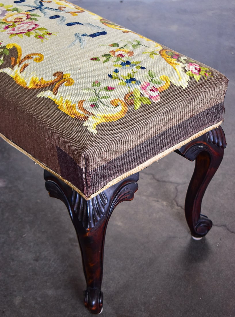 QUEEN ANNE STYLE VANITY BENCH - 3