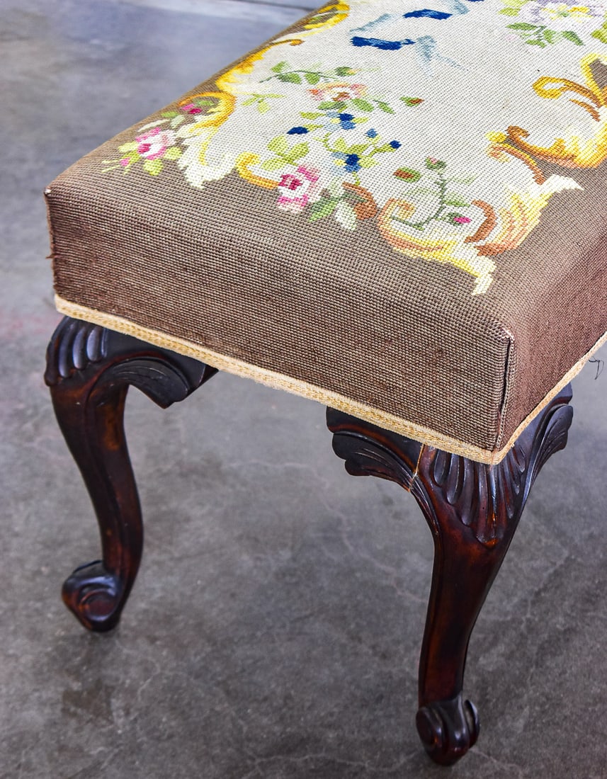 QUEEN ANNE STYLE VANITY BENCH - 4