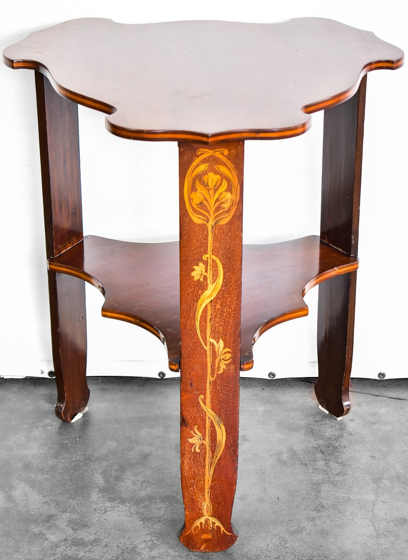 ECOLE DE ANCY STYLE TRIFORM SIDE TABLE (1 of 2)