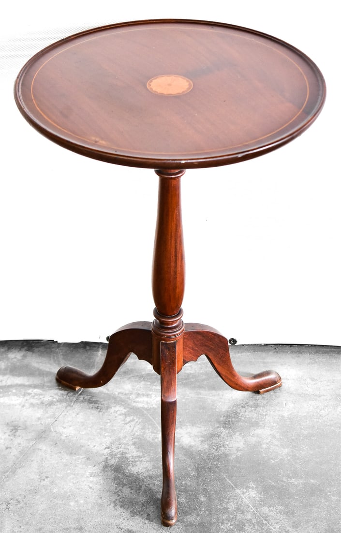 SHERATON REVIVAL STYLE TRIPOD WINE TABLE (1 of 3)