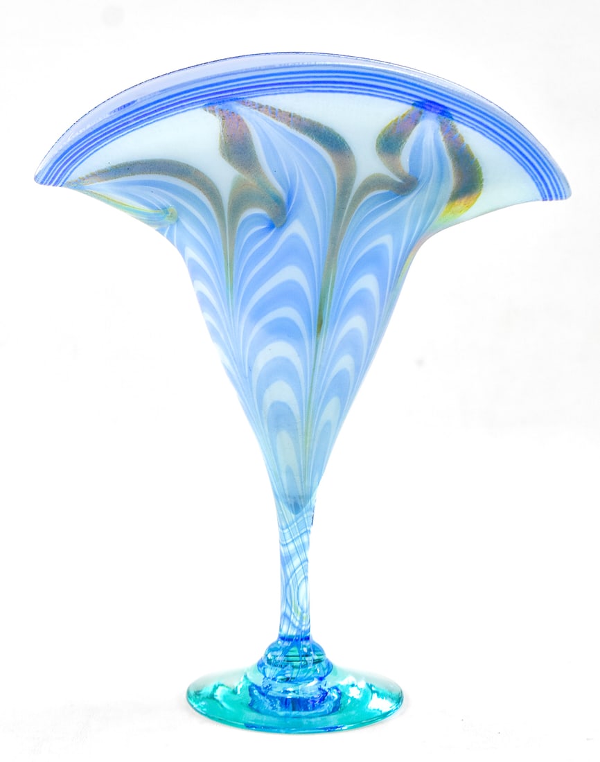 JERRY VANDERMARK IRIDESCENT STUDIO ART FAN VASE: Bottom of the vase is etched with " Vandermark. 4358EI. 1977." Vase measures approximately 11" H x 9" W x 3" D.