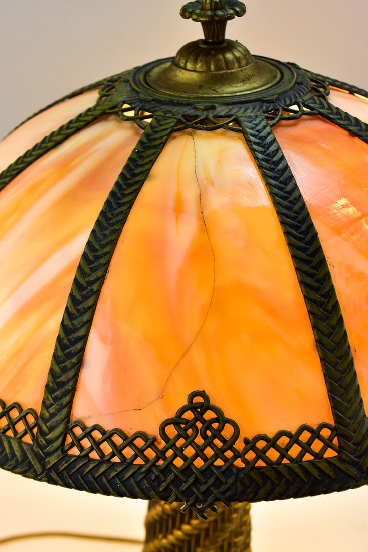WOVEN PATTERN SLAG GLASS TABLE LAMP - 3