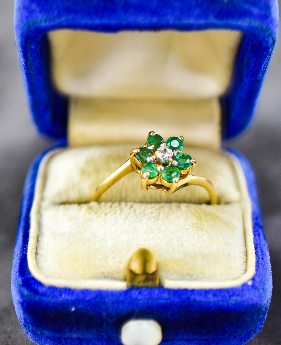 10K GOLD FLOWER CLUSTER RING