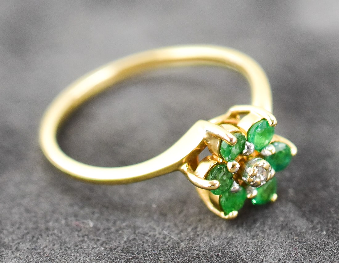 10K GOLD FLOWER CLUSTER RING - 4