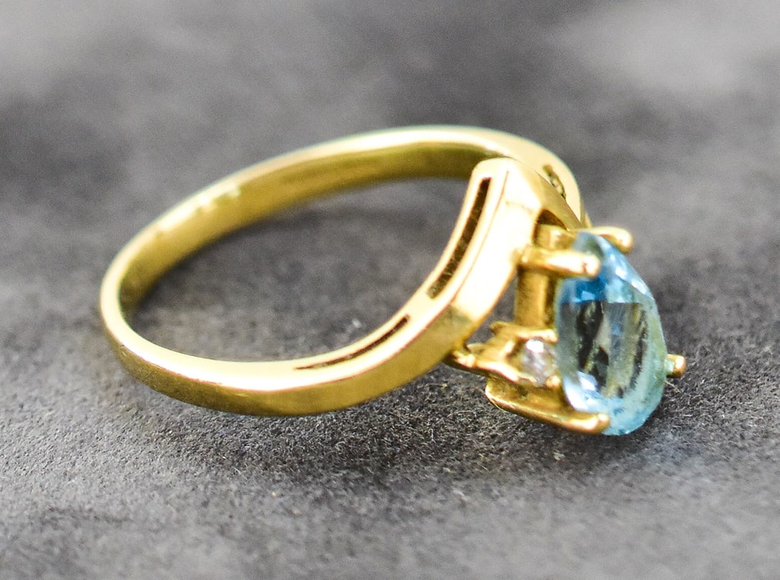 T&C 10KT GOLD RING - 2