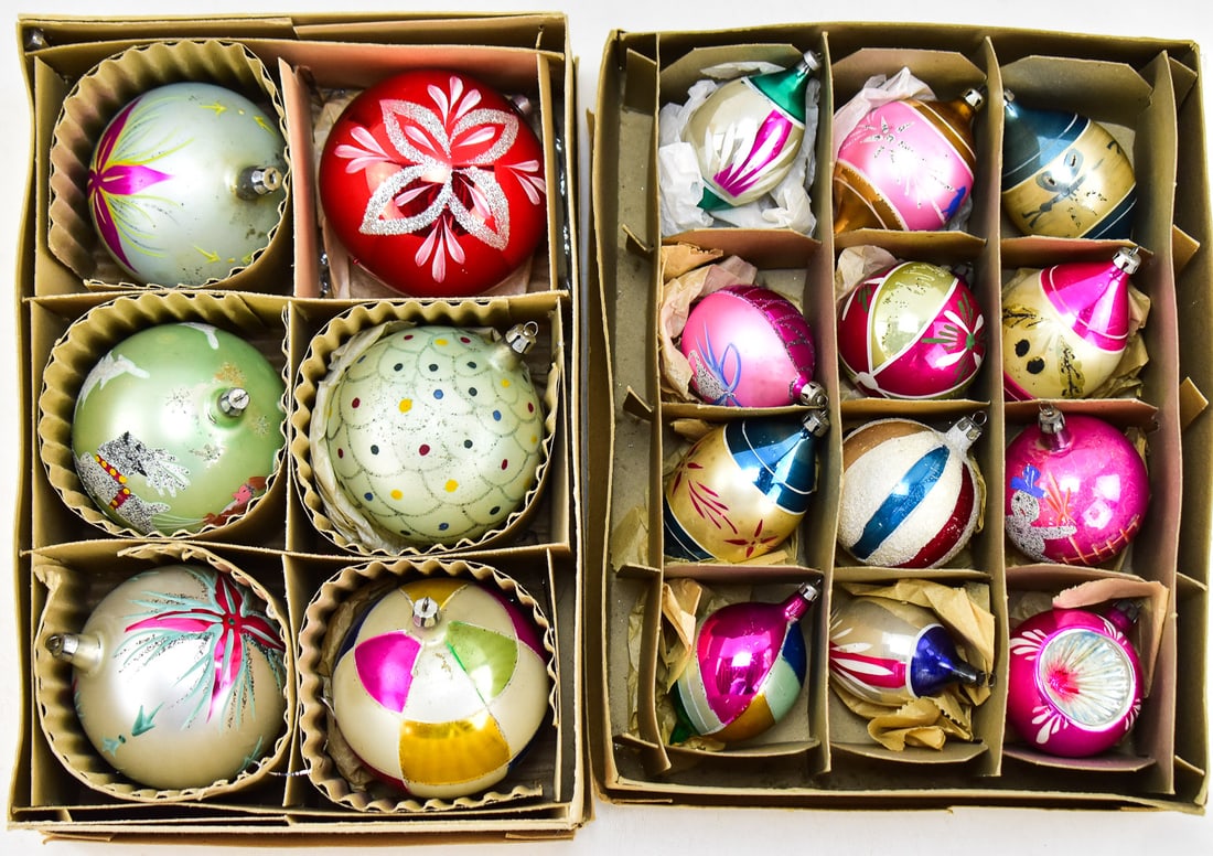 MERCURY GLASS CHRISTMAS ORNAMENT ASSORTMENT: This assortment has 18 ornaments in it. All of them are from the mid 20th century of between 1960-1979. There are seven teardrop shaped and six over sixed baubles. The larger box of ornaments