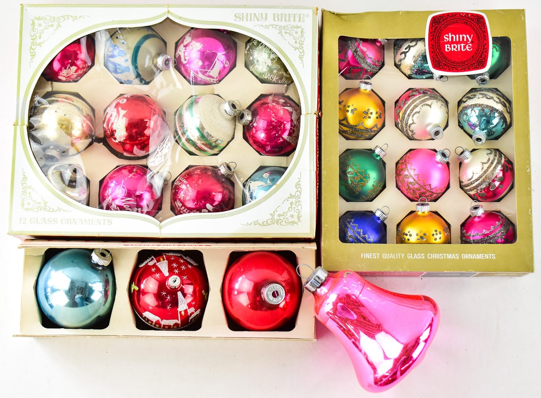 28 SHINY BRITE GLASS CHRISTMAS ORNAMENTS (1 of 3)