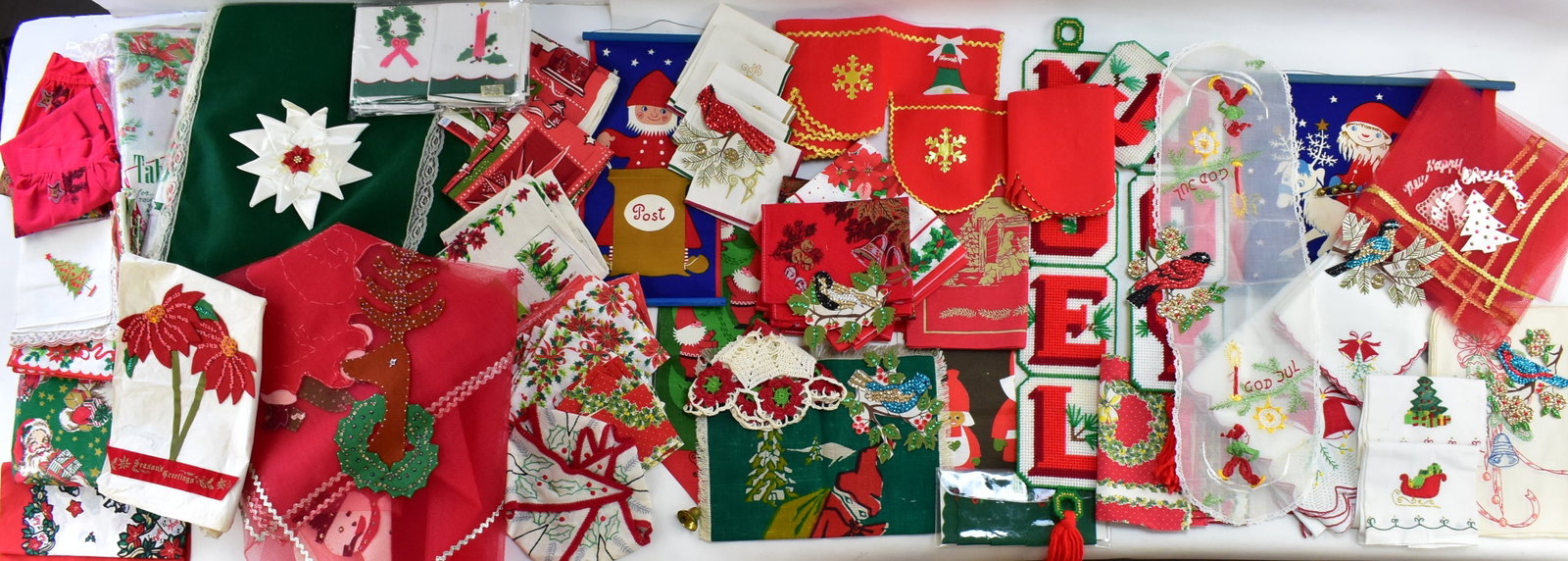 CHRISTMAS LINEN ASSORTMENT (1 of 4)