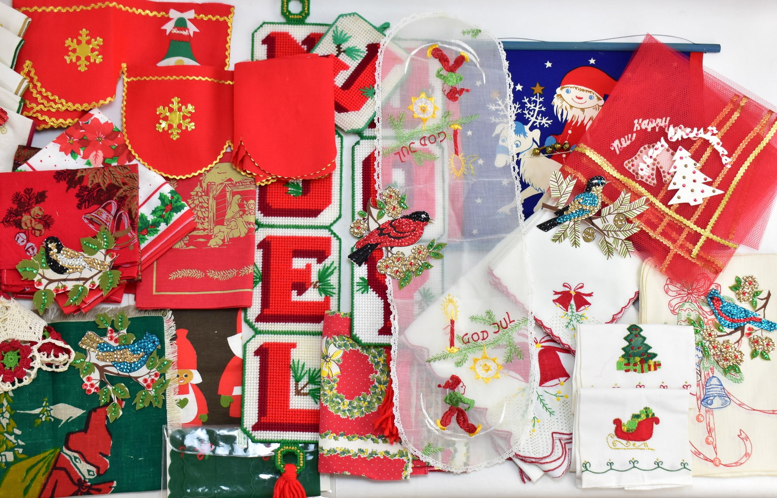 CHRISTMAS LINEN ASSORTMENT - 2