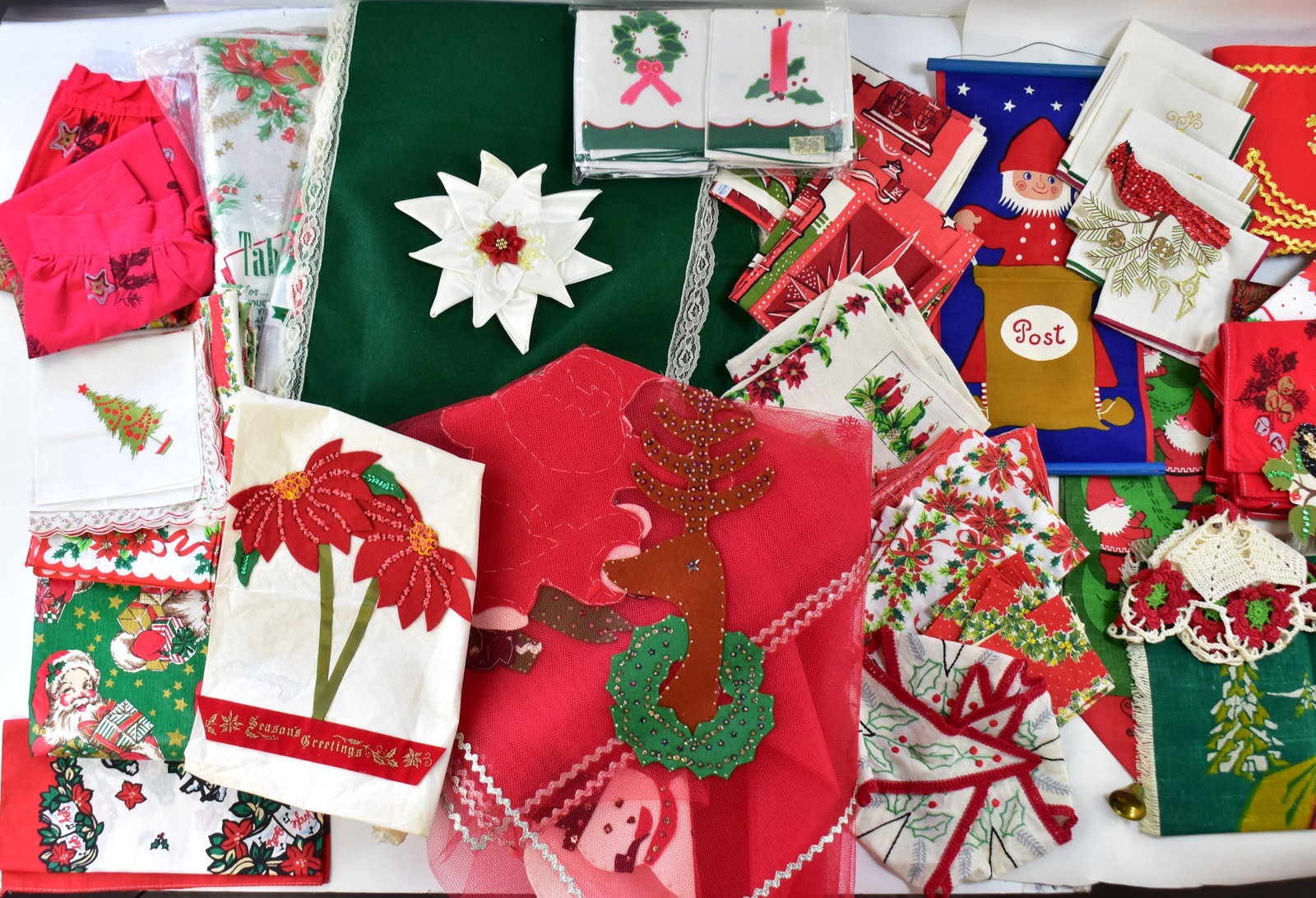 CHRISTMAS LINEN ASSORTMENT - 3