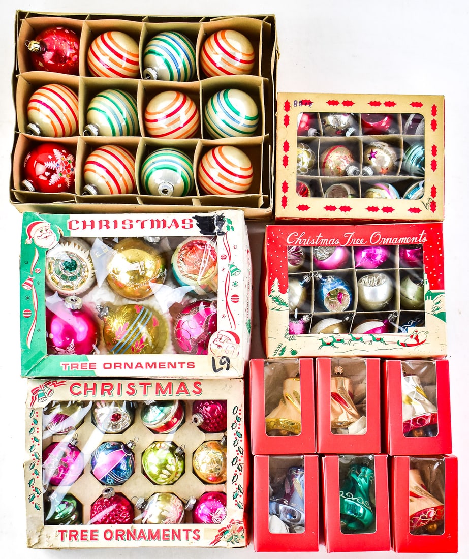 VINTAGE CLASS ORNAMENTS ASSORTMENT: This assortment comes with approximately 66 vintage Christmas ornaments from between 1950-1970. Largest box measures approximitly 9" H x 12" W x 3" D.