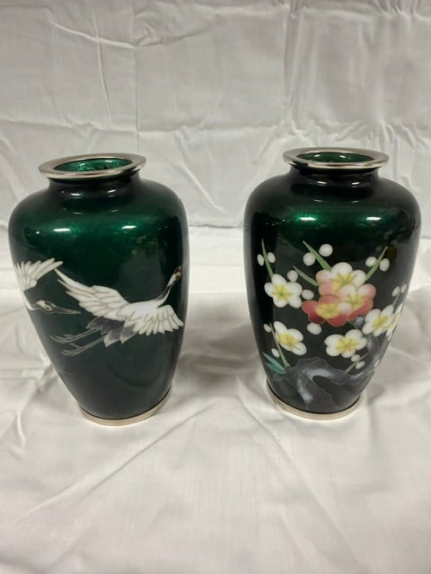 Japanese Vases: Pair of vintage Japanese Ginbari foil cloisonne enamel vases featuring a deep floral design. 5" tall