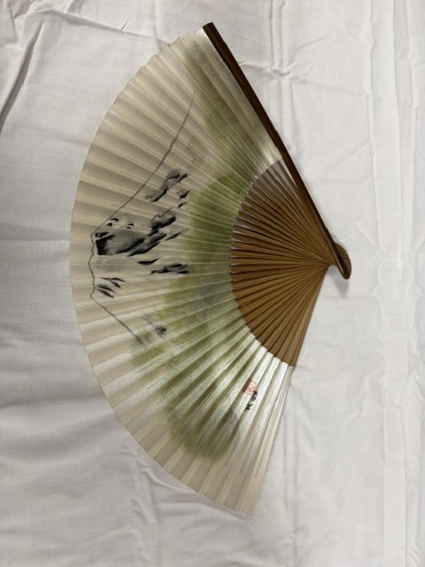 Asian Fan: Vintage Asian signed paper fan