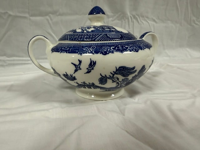 Churchill Dinnerware: Vintage Churchill Blue Willow sugar bowl
