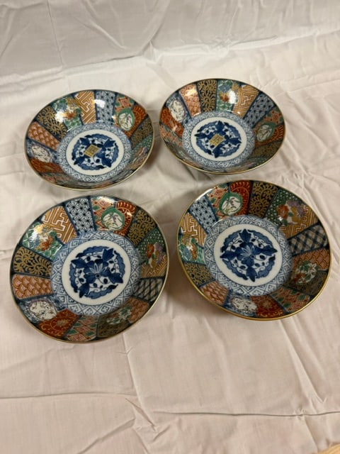 Porcelain Bowl: Set of four (4) Porcelain Imari-style bowl by Sanyo Toki: 5 3/4" rim