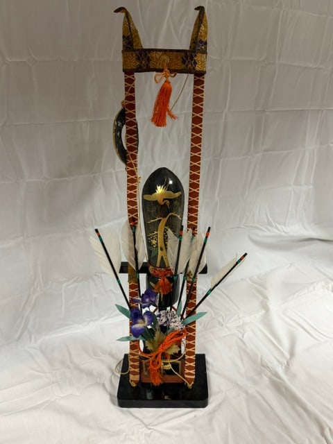 Japanese Warrior: Japanese Hamayumi decorative bow with warrior figure display; 21"H