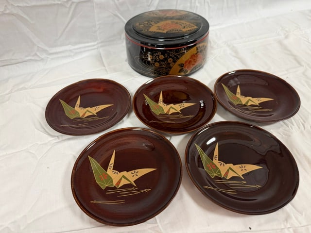 Lacquer Sushi Plate: Japanese laquer style sushi plate (5) with round box