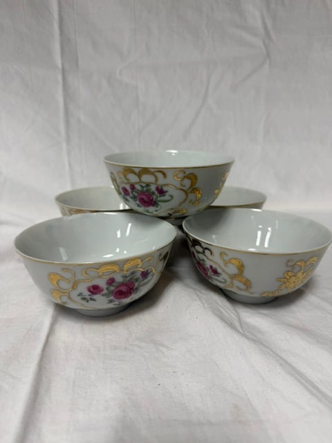 Porcelain Japanese Rice Bowls: Set of five porcelain Japanese rice bowls