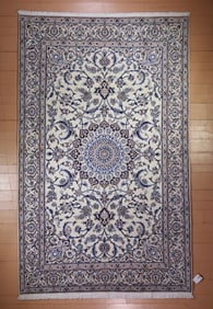 Nain Rug 5'2 x 8'3