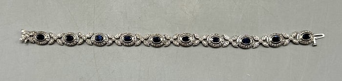 A Diamond and Sapphire 18 Kt White Gold Bracelet