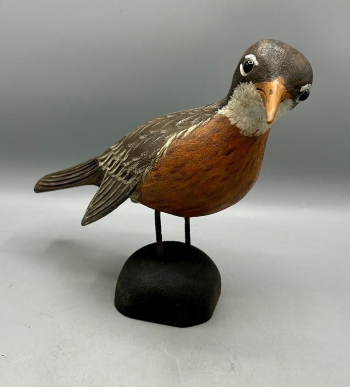 Turned Head Robin Carving by Reggie Birch (1 of 4)