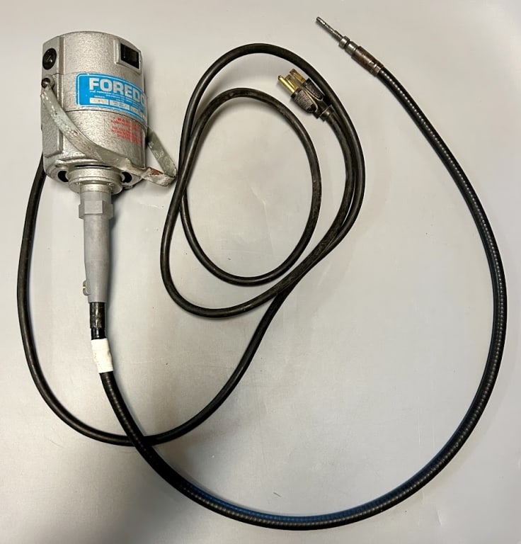 Foredom Tool: A Foredom tool - used for carving, shaping and texturing carved birds and decoys.Handpiece and bits not included, but availible from on-line merchants. In good used condition